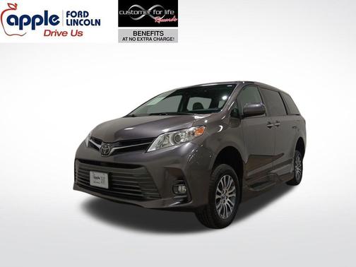 2020 Toyota Sienna XLE