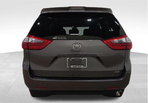 2020 Toyota Sienna XLE