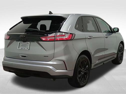 Iconic Silver Metallic 2024 Ford Edge SE