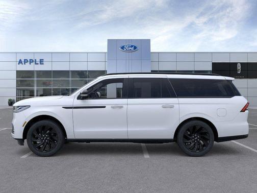 Pristine White Metallic Tri-Coat 2026 Lincoln Navigator Reserve