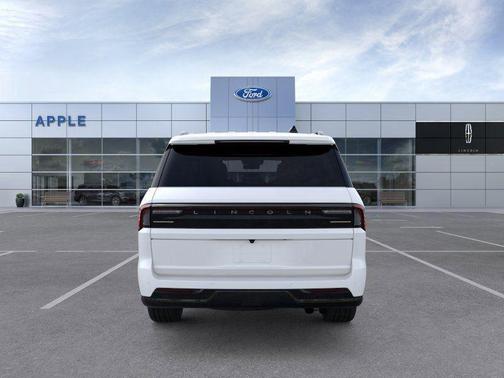 Pristine White Metallic Tri-Coat 2026 Lincoln Navigator Reserve