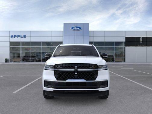 Pristine White Metallic Tri-Coat 2026 Lincoln Navigator Reserve