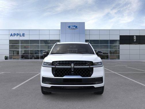 Pristine White Metallic Tri-Coat 2026 Lincoln Navigator Reserve
