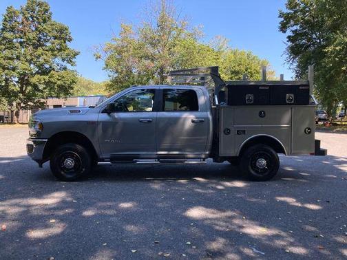 2022 RAM 2500 Big Horn Crew Cab 4x4 6'4' Box