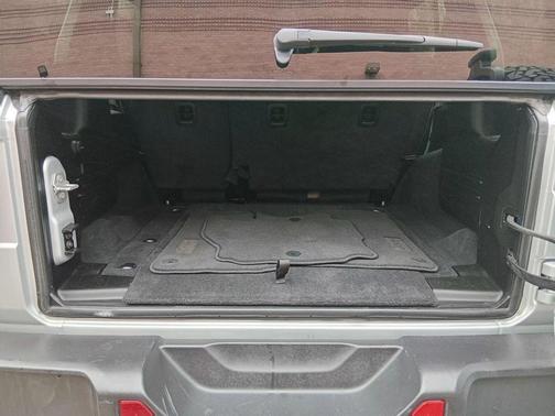 Silver Zynith Clearcoat 2024 Jeep Wrangler Rubicon