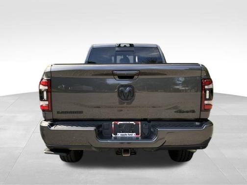 2022 RAM 2500 Laramie Crew Cab 4x4 6'4' Box
