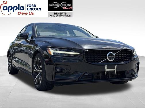 Onyx Black Metallic 2024 Volvo S60 B5 Plus Dark Theme
