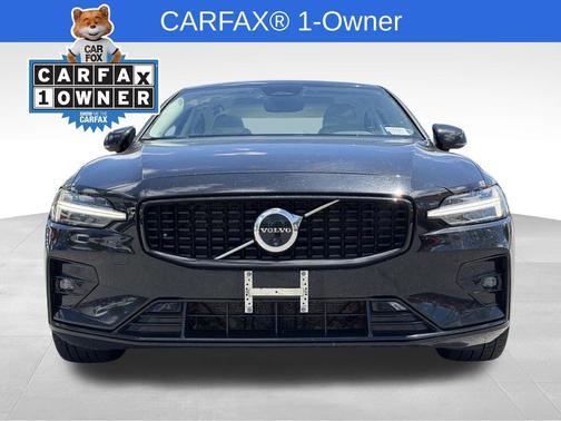 Onyx Black Metallic 2024 Volvo S60 B5 Plus Dark Theme