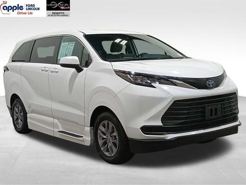 Ice Cap 2023 Toyota Sienna LE
