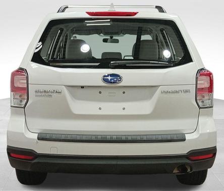 Crystal White Pearl 2018 Subaru Forester 2.5i