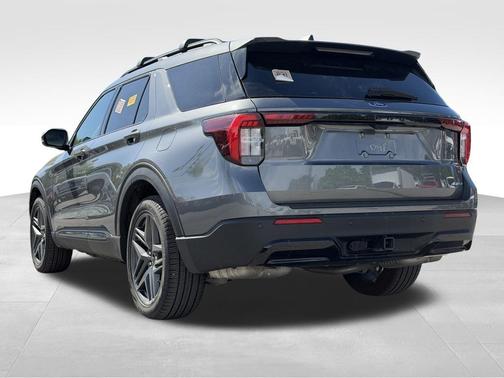 Gray Metallic 2025 Ford Explorer ST-Line