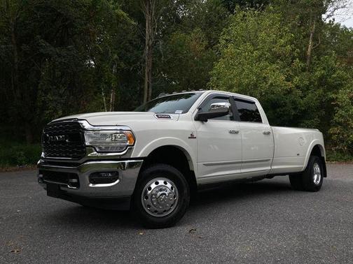 2019 RAM 3500 Limited Crew Cab 4x4 8' Box