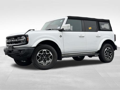 Oxford White 2022 Ford Bronco Outer Banks