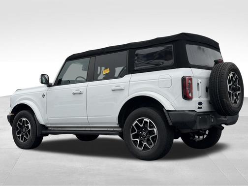 Oxford White 2022 Ford Bronco Outer Banks