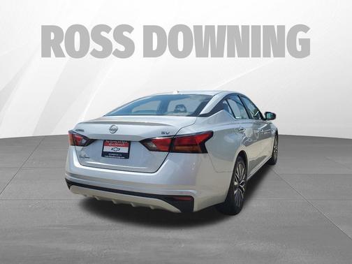 Brilliant Silver Metallic 2024 Nissan Altima 2.5 SV