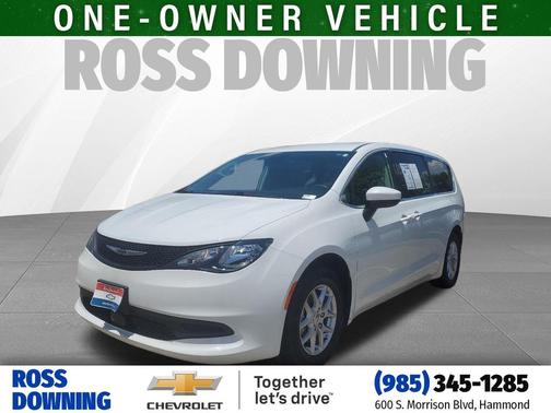 Bright White Clearcoat 2023 Chrysler Voyager LX