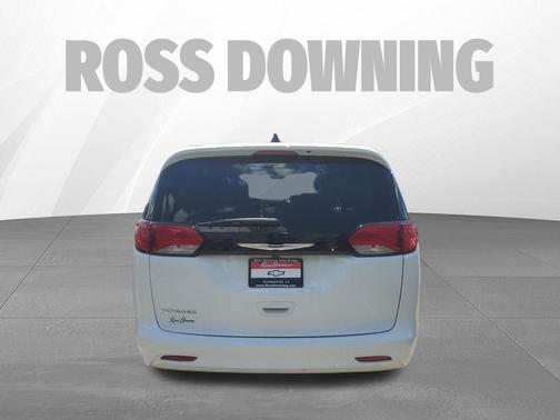 Bright White Clearcoat 2023 Chrysler Voyager LX