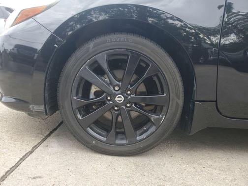 Super Black 2017 Nissan Altima 2.5 SR