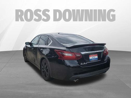 Super Black 2017 Nissan Altima 2.5 SR