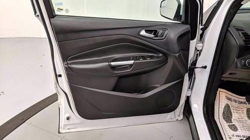Photo 4 of 8 of 2018 Ford Escape SE