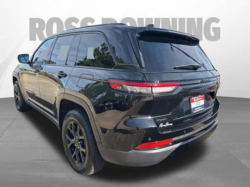 Diamond Black Crystal Pearlcoat 2025 Jeep Grand Cherokee Altitude