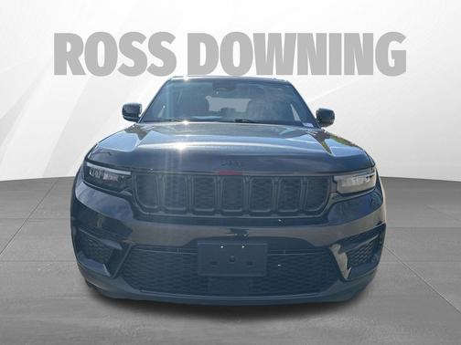 Diamond Black Crystal Pearlcoat 2025 Jeep Grand Cherokee Altitude