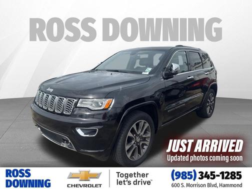 Diamond Black Crystal Pearlcoat 2018 Jeep Grand Cherokee Overland