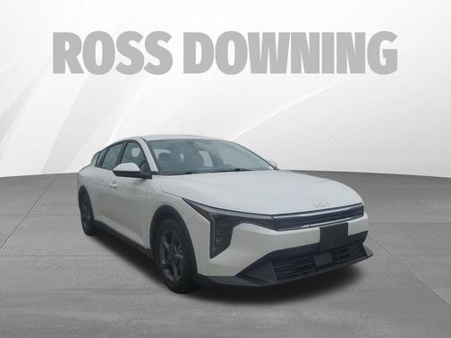 Snow White Pearl 2025 Kia K4 LXS