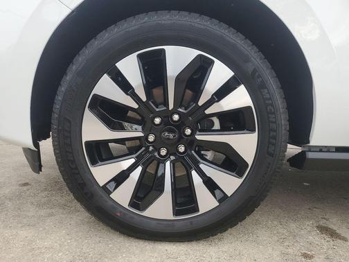 Oxford White 2026 Ford Expedition Max Platinum
