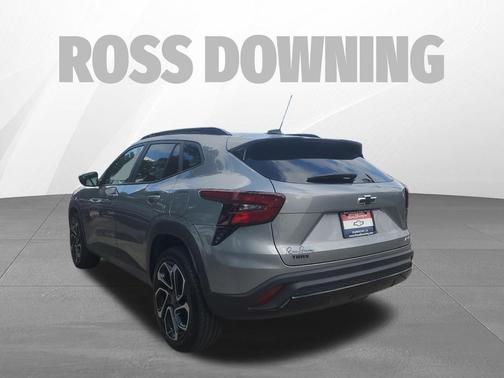Sterling Gray Metallic 2025 Chevrolet Trax FWD 2RS