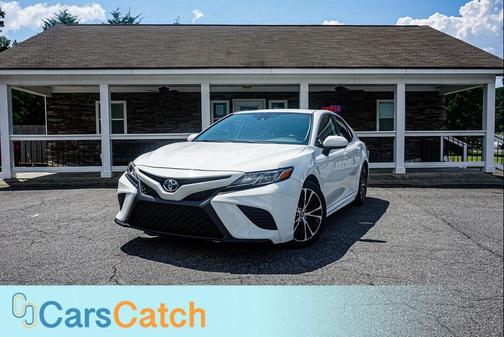 Super White 2020 Toyota Camry SE