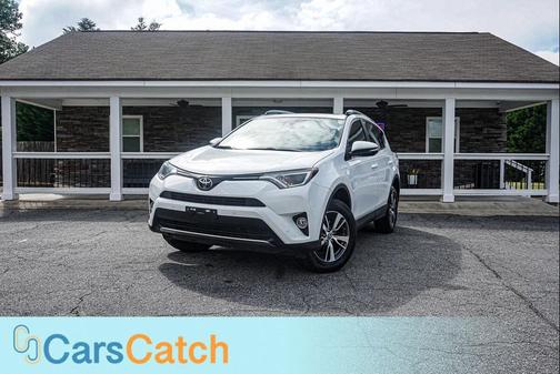 Super White 2018 Toyota RAV4 XLE