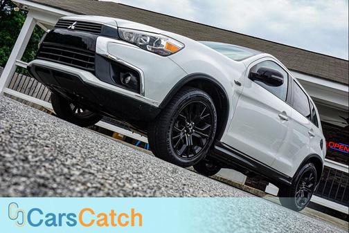 Diamond White Pearl 2017 Mitsubishi Outlander Sport 2.0 ES