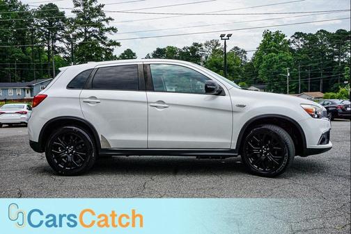 Diamond White Pearl 2017 Mitsubishi Outlander Sport 2.0 ES