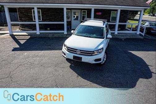 Pure White 2017 Volkswagen Tiguan 2.0T S