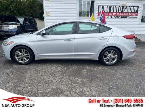 Molten Silver 2017 Hyundai ELANTRA SE