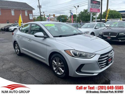 Molten Silver 2017 Hyundai ELANTRA SE