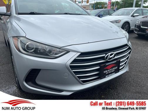 Molten Silver 2017 Hyundai ELANTRA SE