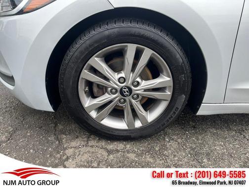 Molten Silver 2017 Hyundai ELANTRA SE