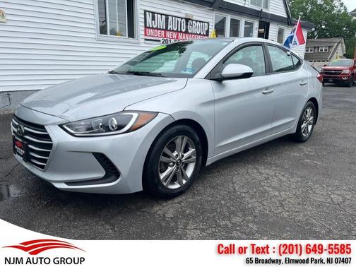Molten Silver 2017 Hyundai ELANTRA SE