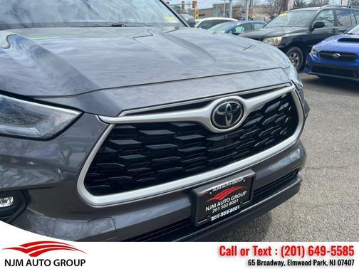 Magnetic Gray Metallic 2021 Toyota Highlander XLE