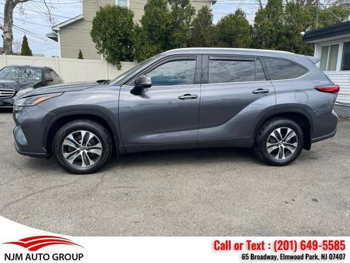 Magnetic Gray Metallic 2021 Toyota Highlander XLE