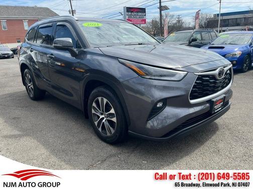 Magnetic Gray Metallic 2021 Toyota Highlander XLE