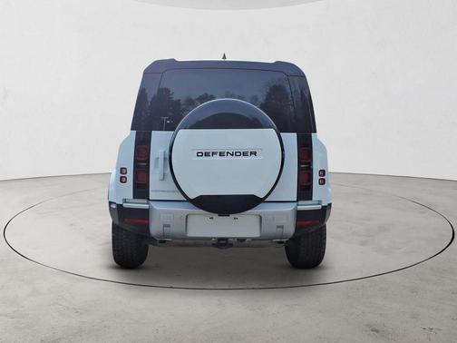 2024 Land Rover Defender 110 P300