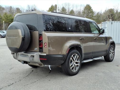 2023 Land Rover Defender 130 SE