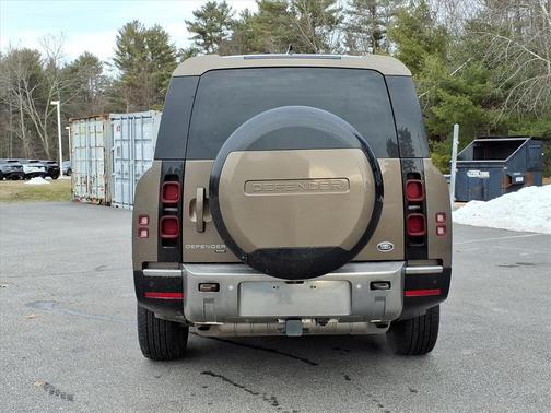 2023 Land Rover Defender 130 SE