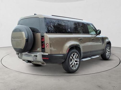 2023 Land Rover Defender 130 SE