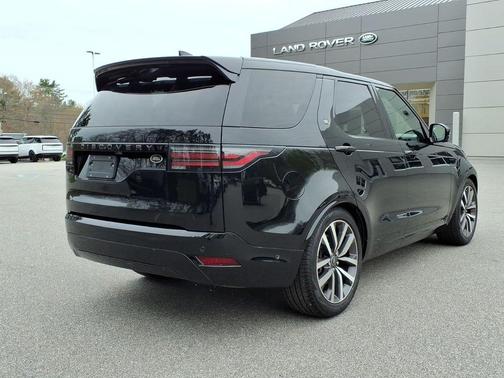 Santorini Black Metallic 2022 Land Rover Discovery P300 S R-Dynamic
