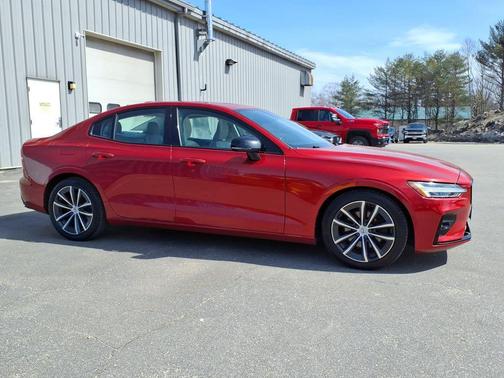 Fusion Red Metallic 2021 Volvo S60 T5 Momentum