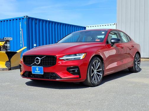 Fusion Red Metallic 2021 Volvo S60 T5 Momentum